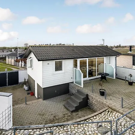 Semesterbostad Lovely In With Kitchen