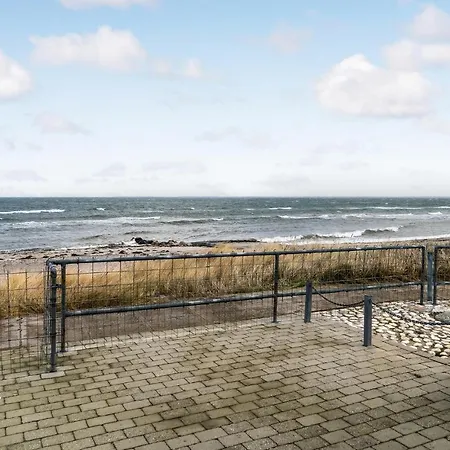 Lovely In With Kitchen Feriehus