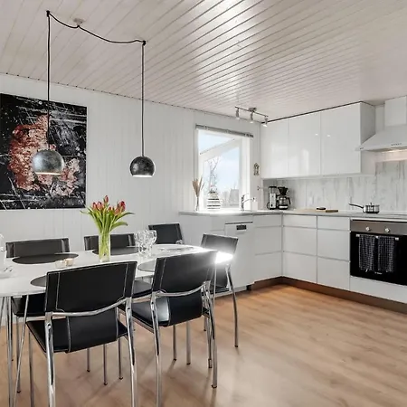 Lovely In With Kitchen Feriehus *