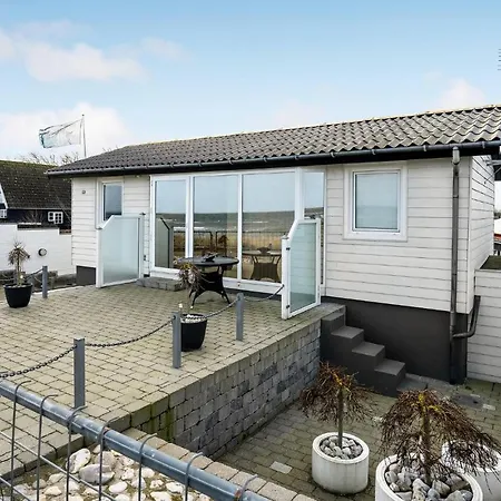 Lovely In With Kitchen Feriehus *